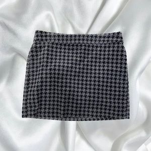 Houndstooth print mini skirt